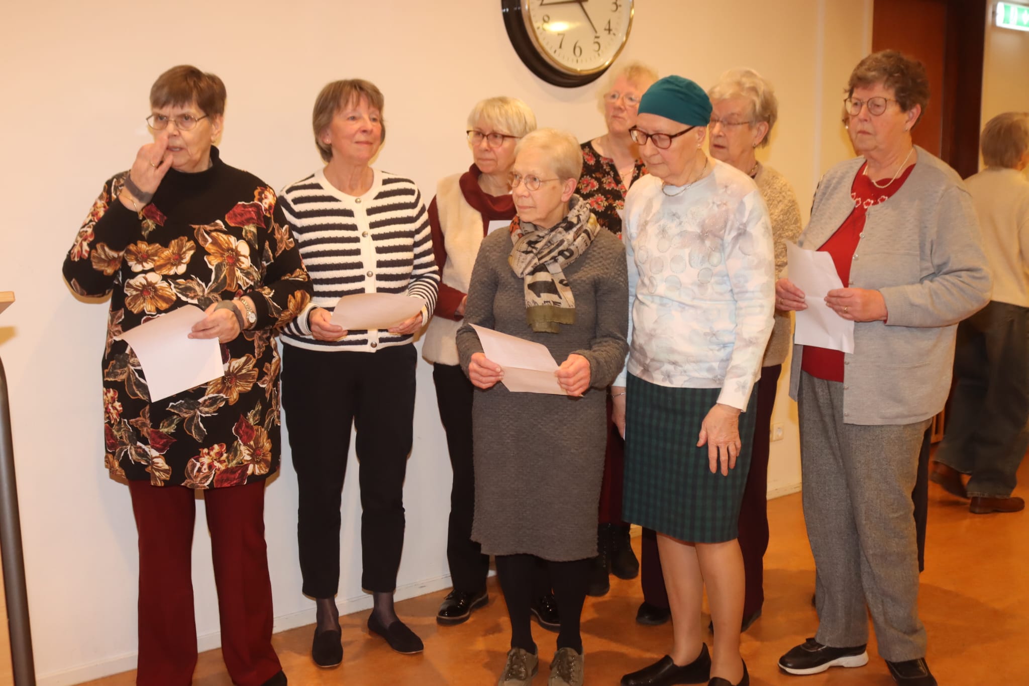 De Bijbelstudiegroep nam afscheid met een lied